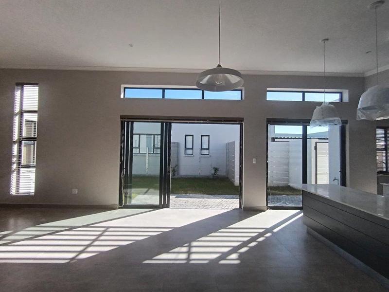 To Let 3 Bedroom Property for Rent in Kraaibosch Park Western Cape